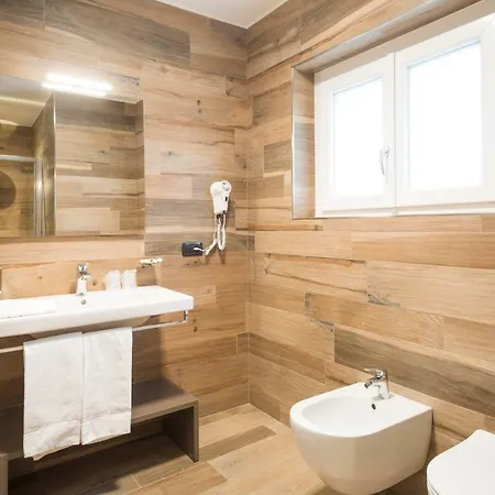 Ξενοδοχείο Baia Di Pare 2*